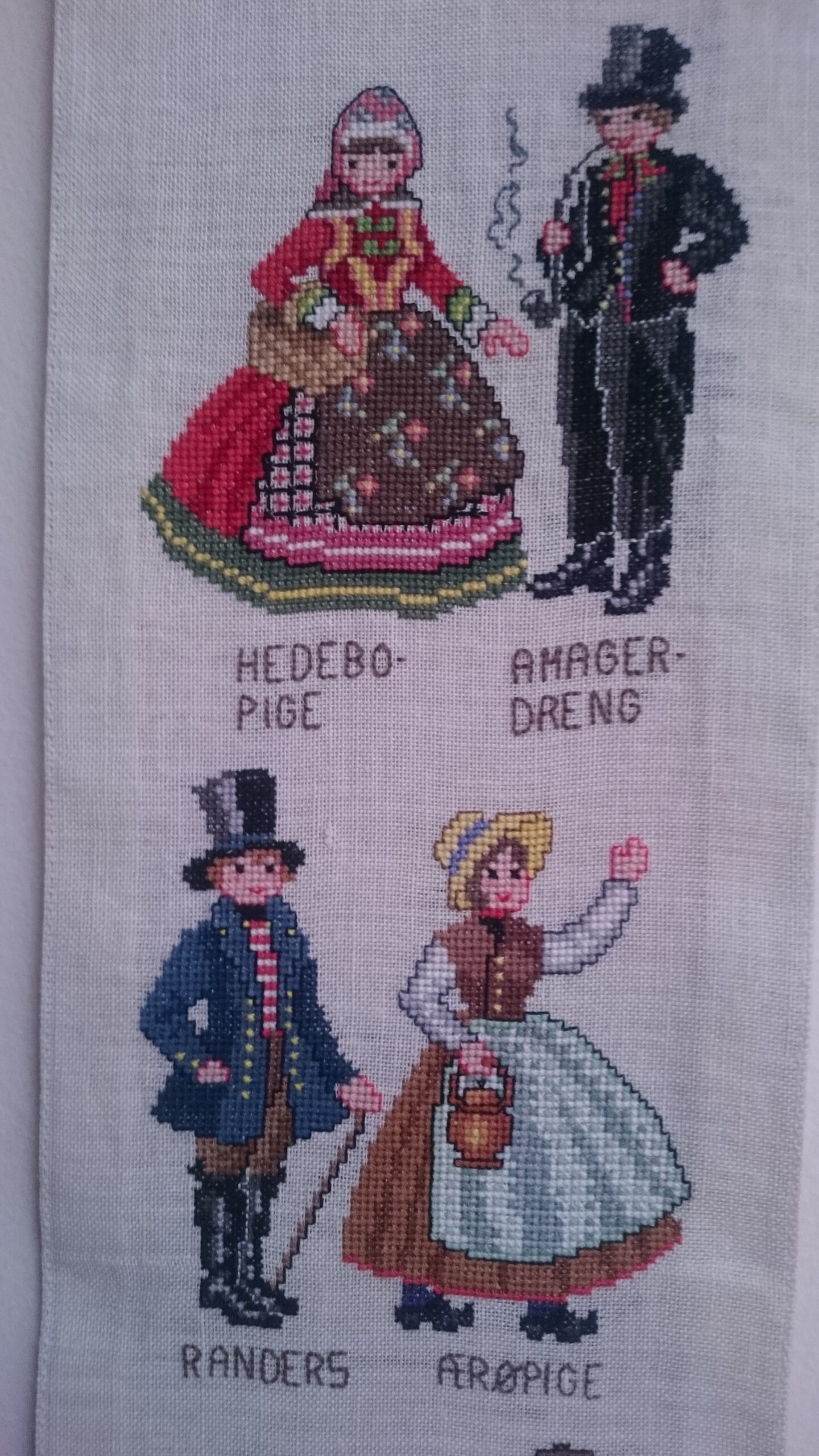 Klocksträng med danska folkdräkter